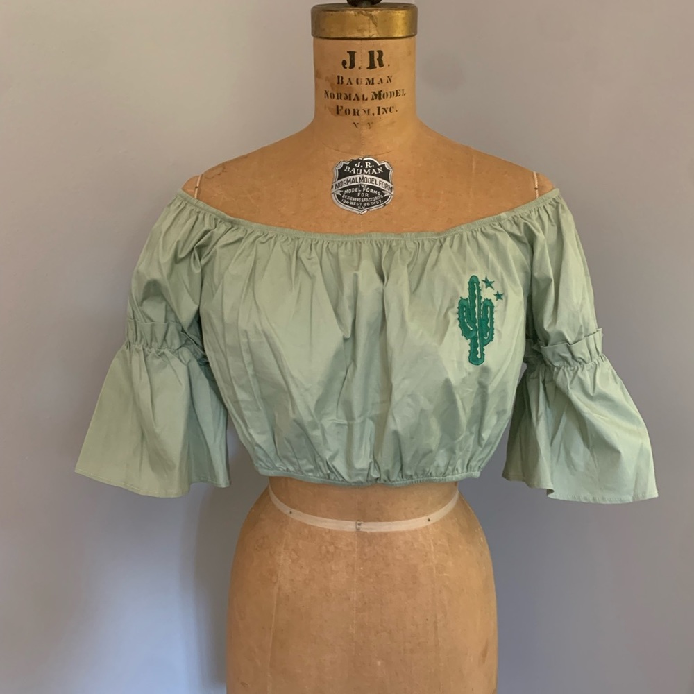 NWOT Crop top. - Picture 3 of 4